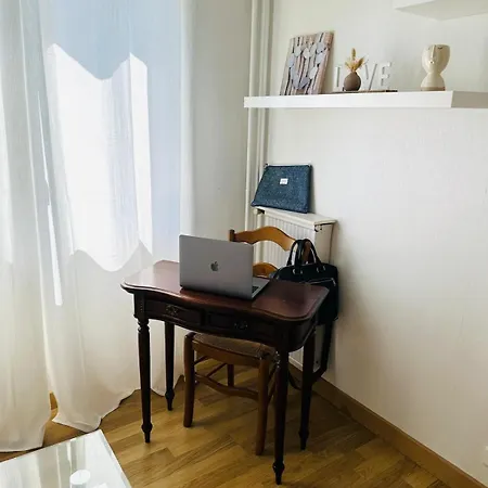 Spacieux 2 65m2 Climatise Au Village Medieval Entre Et Antibes *