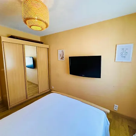 Spacieux 2 65m2 Climatise Au Village Medieval Entre Et Antibes *