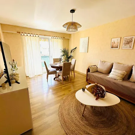 Spacieux 2 65m2 Climatise Au Village Medieval Entre Et Antibes *